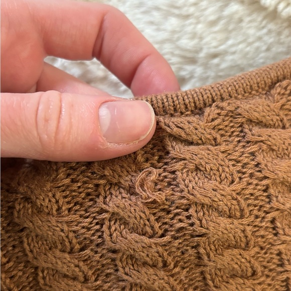 AMUR Cable Knit Crop Top - Picture 5 of 7